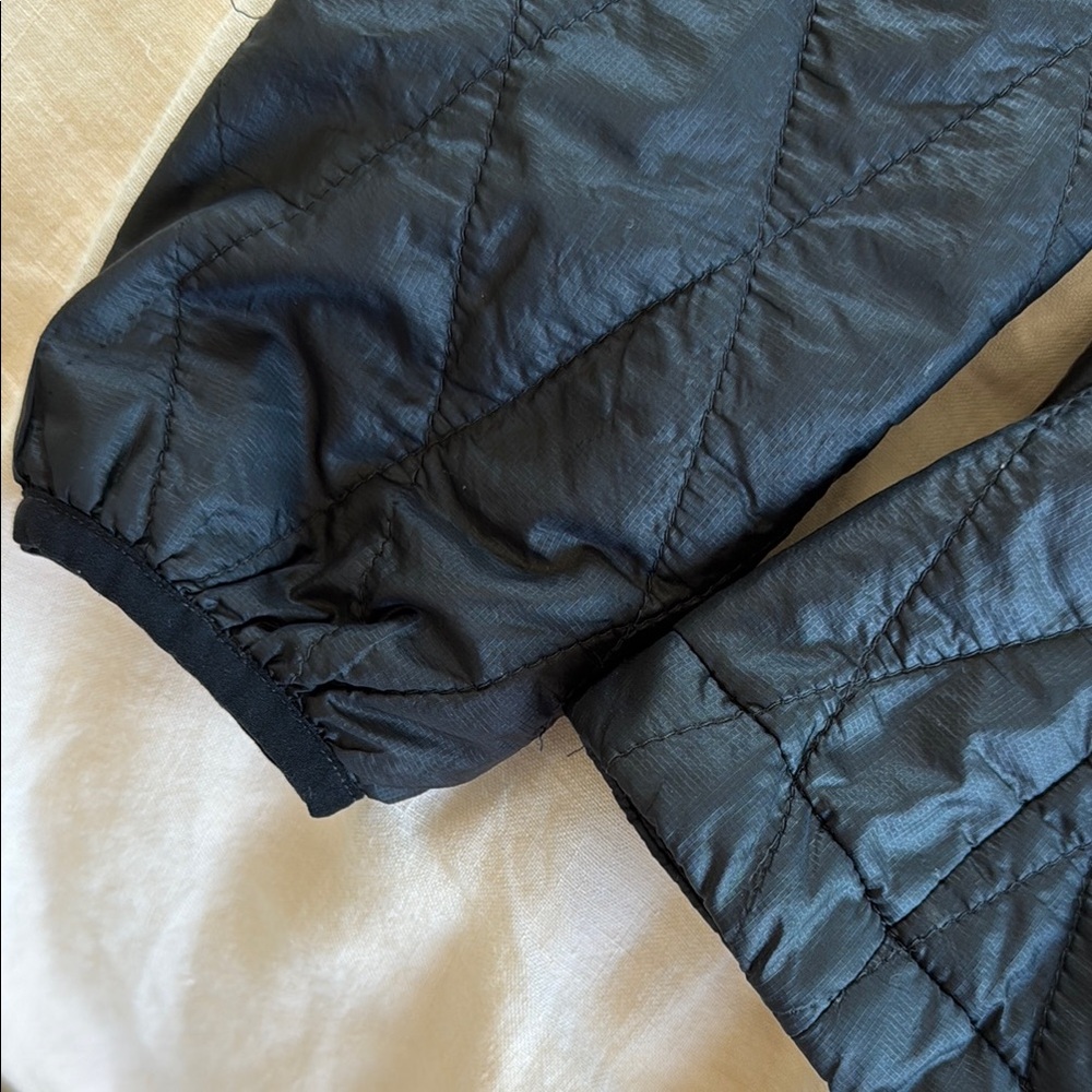 Patagonia Women's black Puffer Jacket - Picture 4 of 4